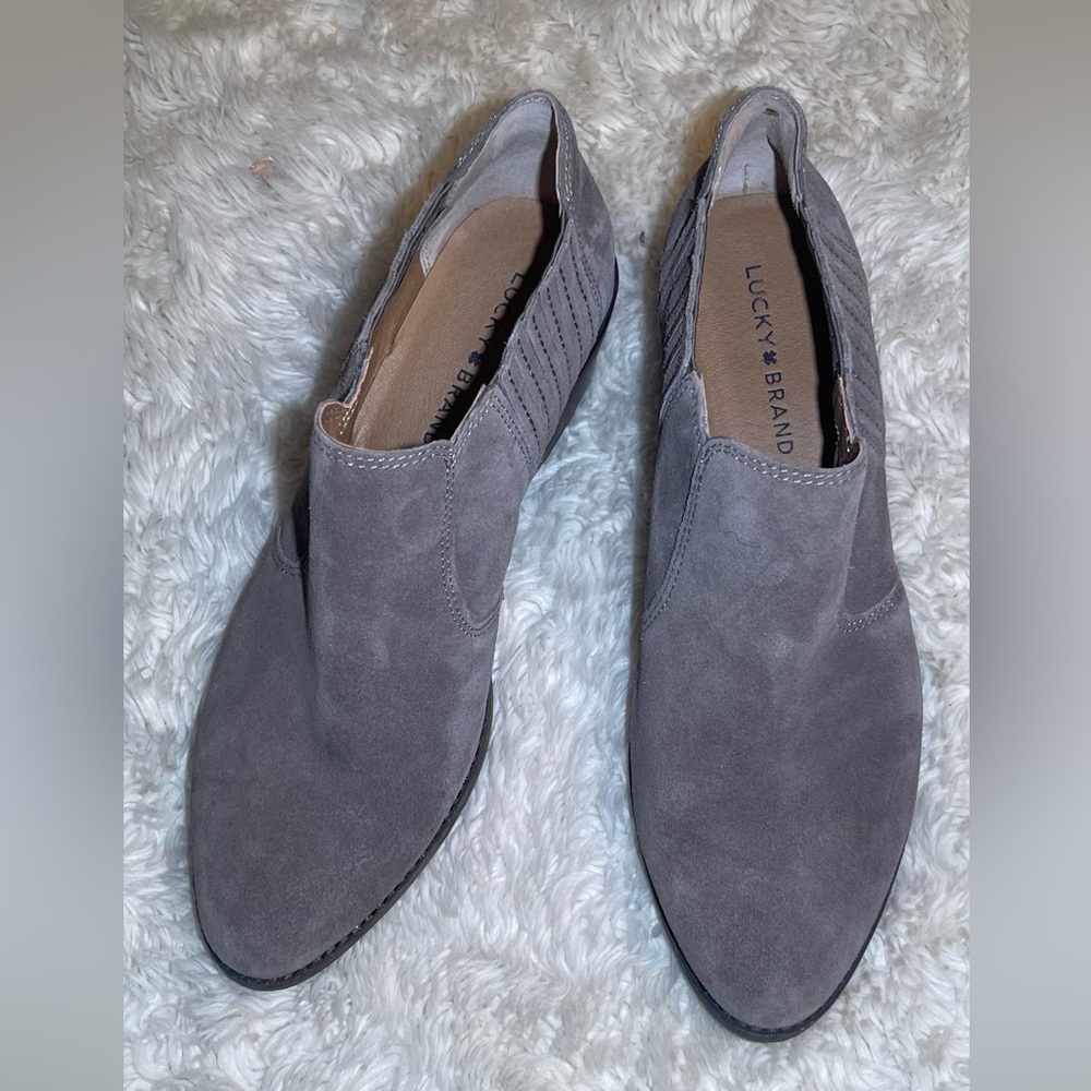Lucky Brand women’s Gray Suede ankle boots size 9.5
